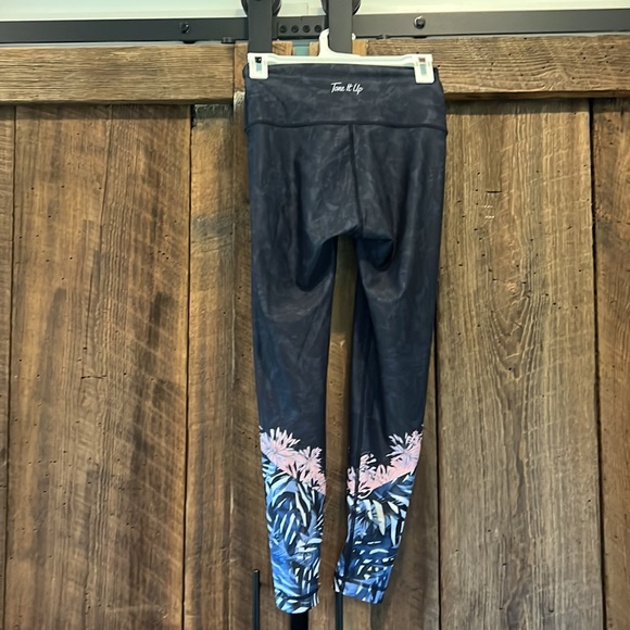 Tone it up tropical leggings size medium - Picture 4 of 6